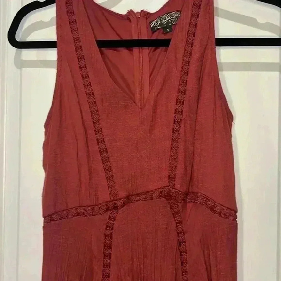 J GLEE Sleeveless Midi Dress - Picture 3 of 7